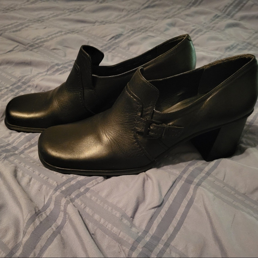 Block Heel Colonial Style Shoe